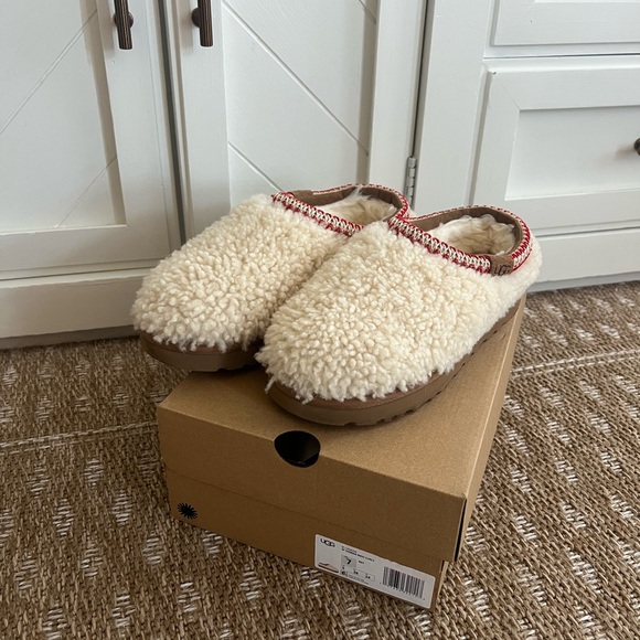 UGG Shoes - UGG Cream and Red Tasman Maxi Curly Slippers